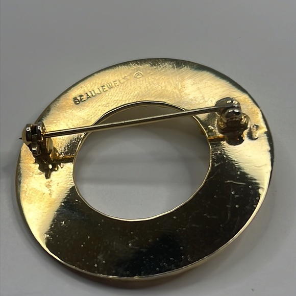 Vintage 60s Signed Beaujewels Gold Circle Brooch - Picture 6 of 7